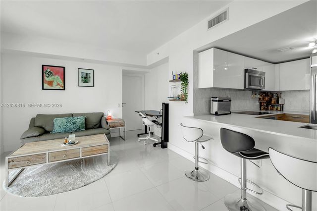 1300 Brickell Bay Dr 2411, Miami, FL 33131