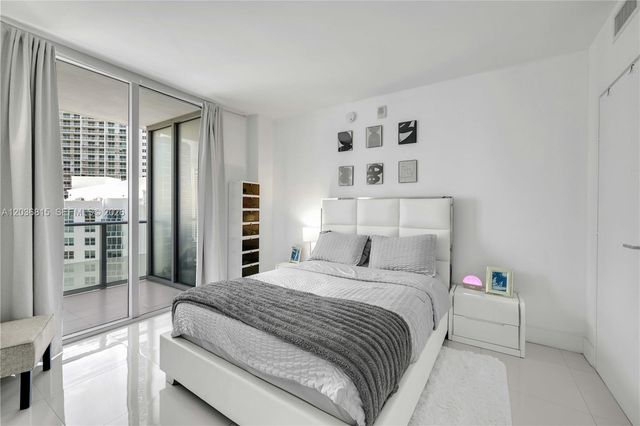 1300 Brickell Bay Dr 2411, Miami, FL 33131