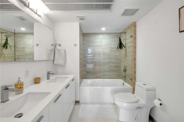 1300 Brickell Bay Dr 2411, Miami, FL 33131