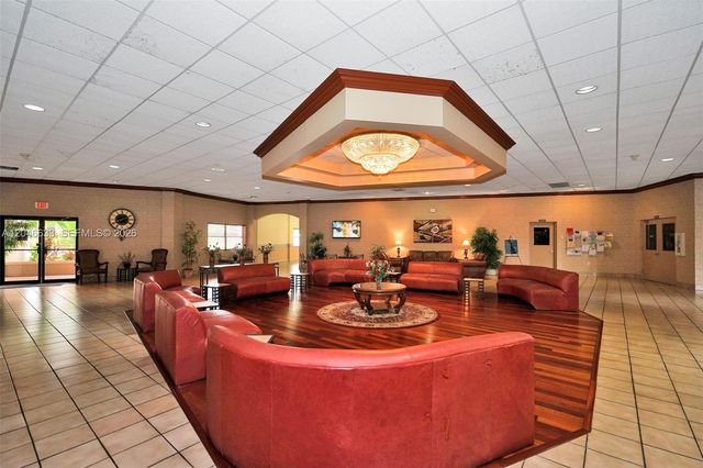 369 Lakeview Dr 203, Weston, FL 33326