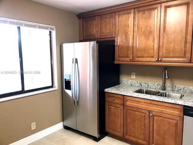 369 Lakeview Dr 203, Weston, FL 33326