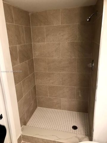 369 Lakeview Dr 203, Weston, FL 33326