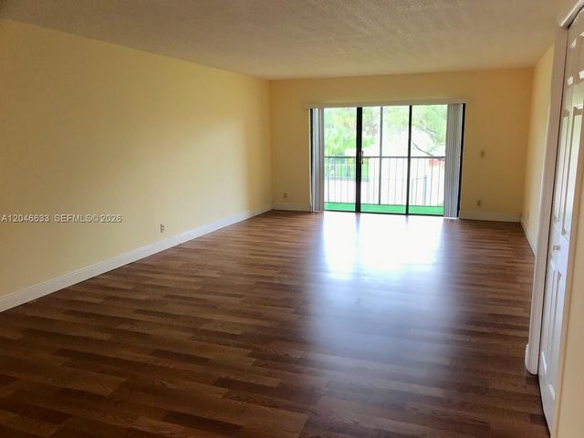 369 Lakeview Dr 203, Weston, FL 33326