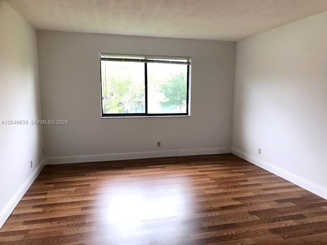 369 Lakeview Dr 203, Weston, FL 33326
