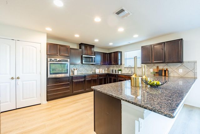 524 Carrington ST, Hutto, TX 78634