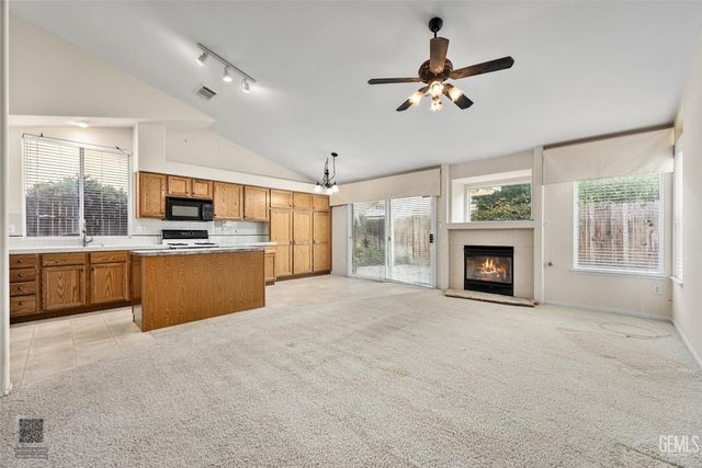 8609 Goldfinch Drive, Bakersfield, CA 93312