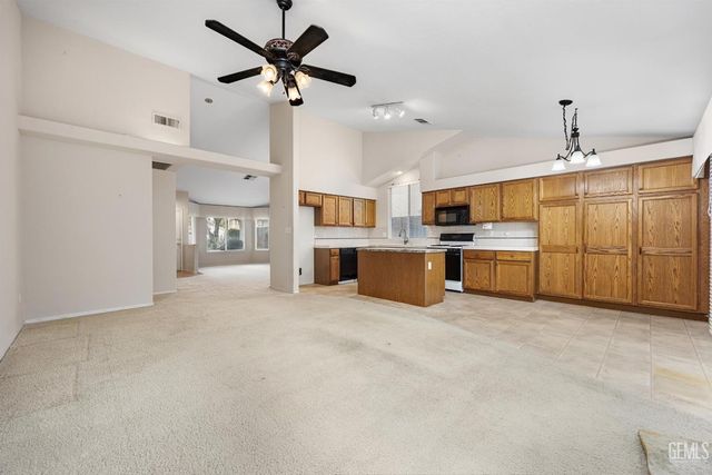 8609 Goldfinch Drive, Bakersfield, CA 93312