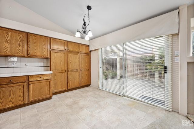 8609 Goldfinch Drive, Bakersfield, CA 93312