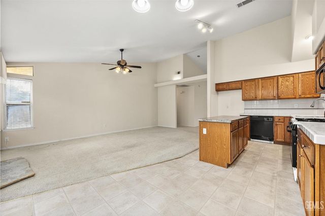 8609 Goldfinch Drive, Bakersfield, CA 93312