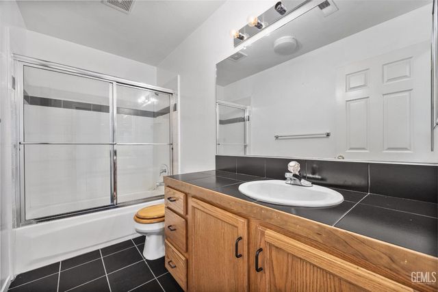 8609 Goldfinch Drive, Bakersfield, CA 93312