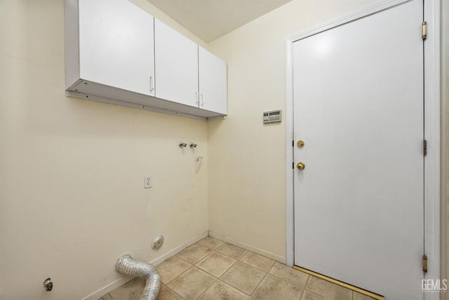 8609 Goldfinch Drive, Bakersfield, CA 93312