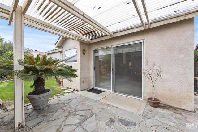 8609 Goldfinch Drive, Bakersfield, CA 93312