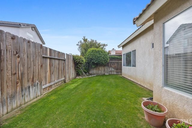 8609 Goldfinch Drive, Bakersfield, CA 93312