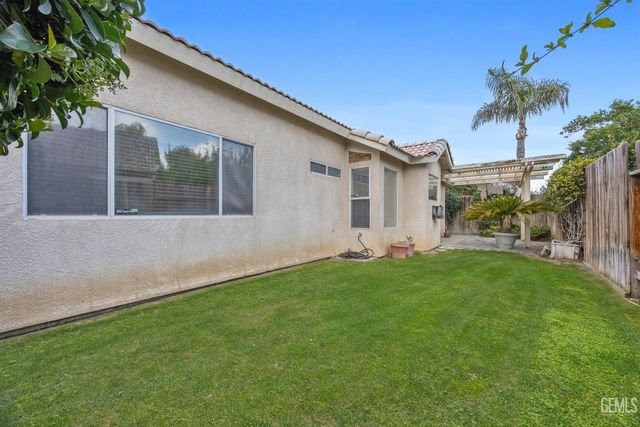 8609 Goldfinch Drive, Bakersfield, CA 93312