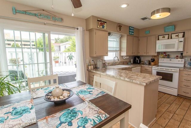 405 13th Ave S Apt K, Myrtle Beach, SC 29577