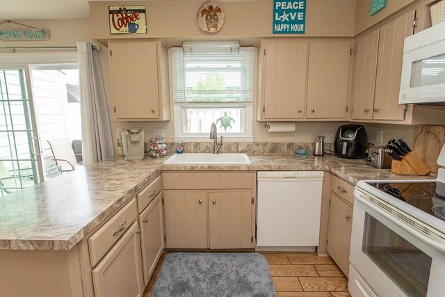 405 13th Ave S Apt K, Myrtle Beach, SC 29577