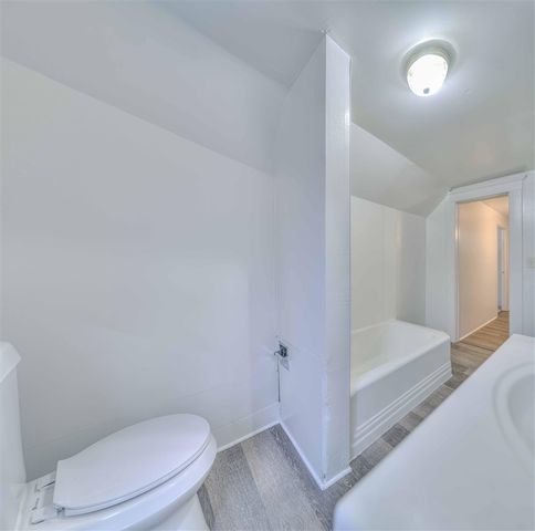 1019 Woodbridge Street, Jackson, MI 49203