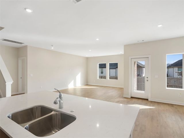 573 S Neon Avenue, Fayetteville, AR 72704