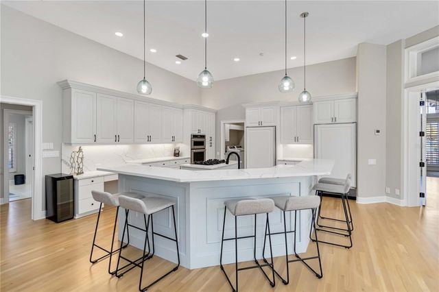 121 N BOULEVARD OF PRESIDENTS, Sarasota, FL 34236