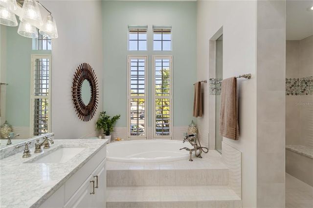 121 N BOULEVARD OF PRESIDENTS, Sarasota, FL 34236