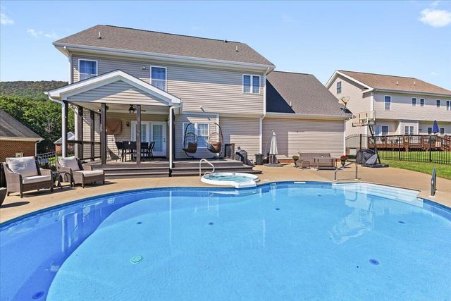 6110 Wisteria Place CT, Roanoke, VA 24012