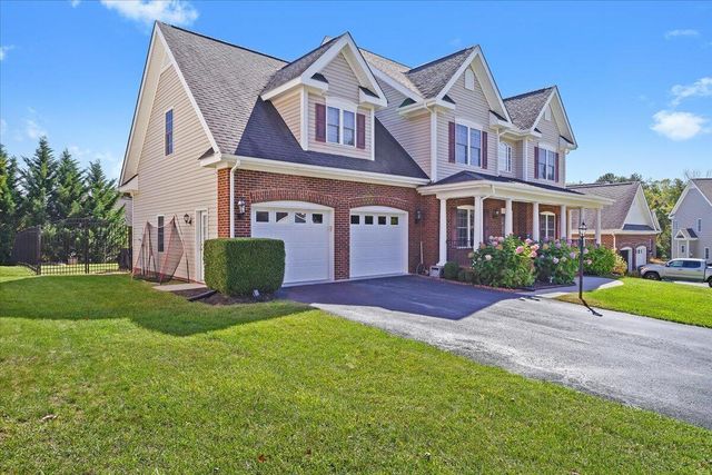 6110 Wisteria Place CT, Roanoke, VA 24012