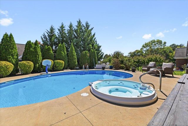 6110 Wisteria Place CT, Roanoke, VA 24012