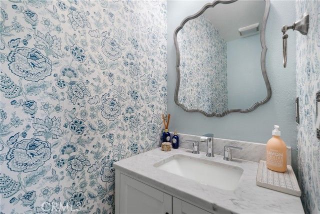 389 Ralcam Place, Costa Mesa, CA 92627