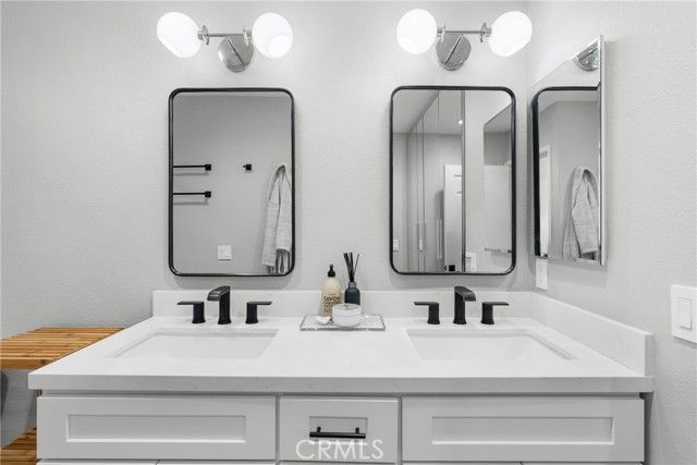 389 Ralcam Place, Costa Mesa, CA 92627