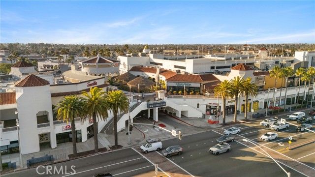 389 Ralcam Place, Costa Mesa, CA 92627