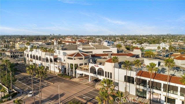 389 Ralcam Place, Costa Mesa, CA 92627