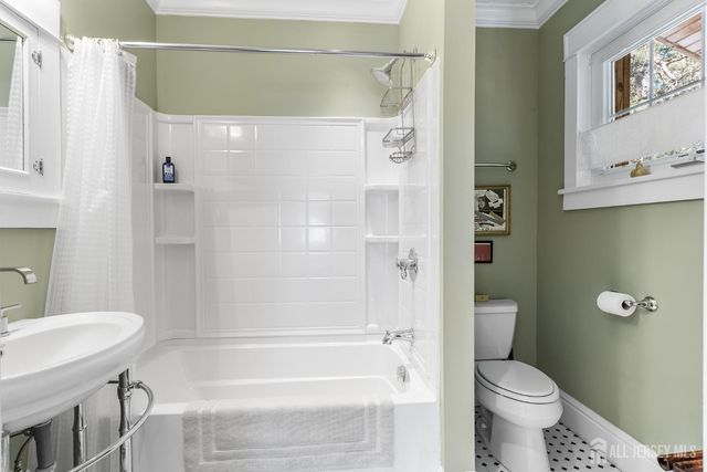 100 Laurel Avenue, Island Heights, NJ 08732