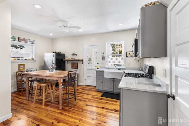 100 Laurel Avenue, Island Heights, NJ 08732