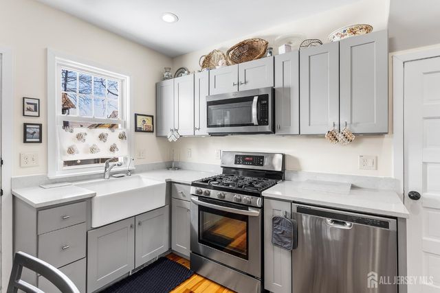 100 Laurel Avenue, Island Heights, NJ 08732