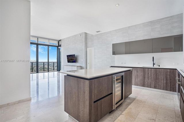 88 SW 7th Street 4004, Miami, FL 33130