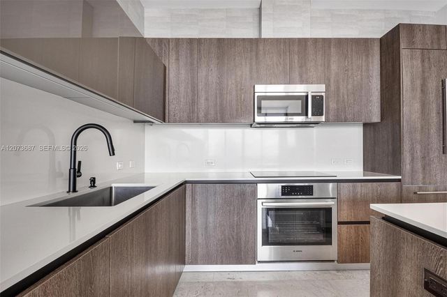 88 SW 7th Street 4004, Miami, FL 33130