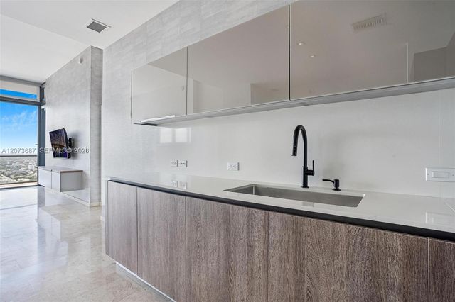88 SW 7th Street 4004, Miami, FL 33130