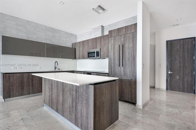 88 SW 7th Street 4004, Miami, FL 33130