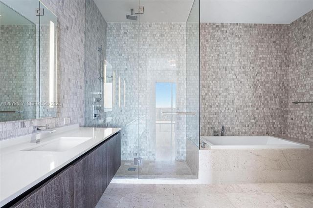 88 SW 7th Street 4004, Miami, FL 33130
