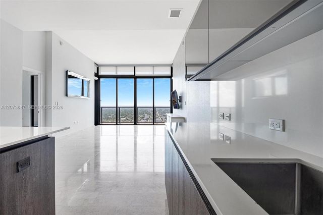 88 SW 7th Street 4004, Miami, FL 33130