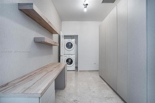 88 SW 7th Street 4004, Miami, FL 33130