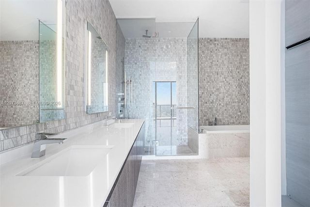 88 SW 7th Street 4004, Miami, FL 33130