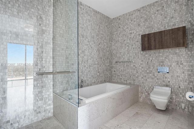88 SW 7th Street 4004, Miami, FL 33130