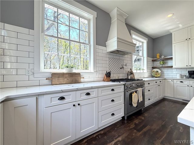 2050 Love Road, Grand Island, NY 14072