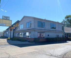 7655 Highland Road, Waterford, MI 48327