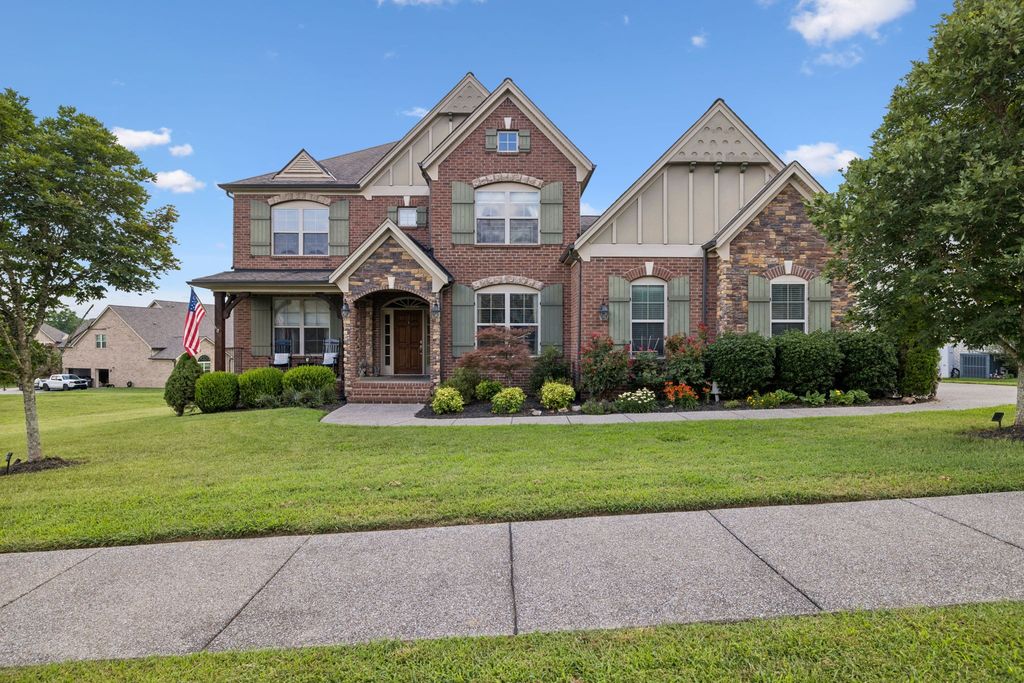 7005 Marwood Dr, College Grove, TN 37046