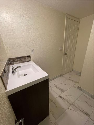 16240 Laurel Drive 101, Weston, FL 33326