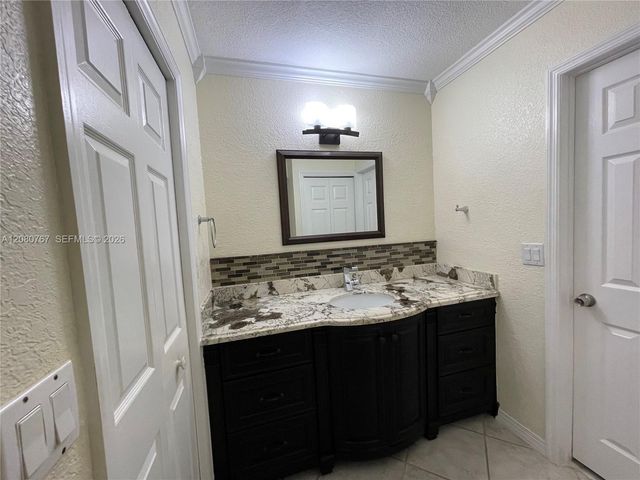 16240 Laurel Drive 101, Weston, FL 33326