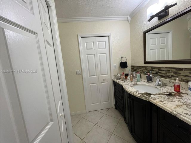 16240 Laurel Drive 101, Weston, FL 33326