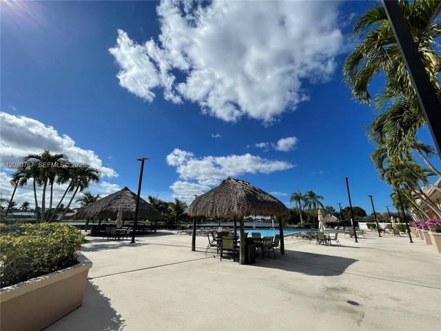 16240 Laurel Drive 101, Weston, FL 33326